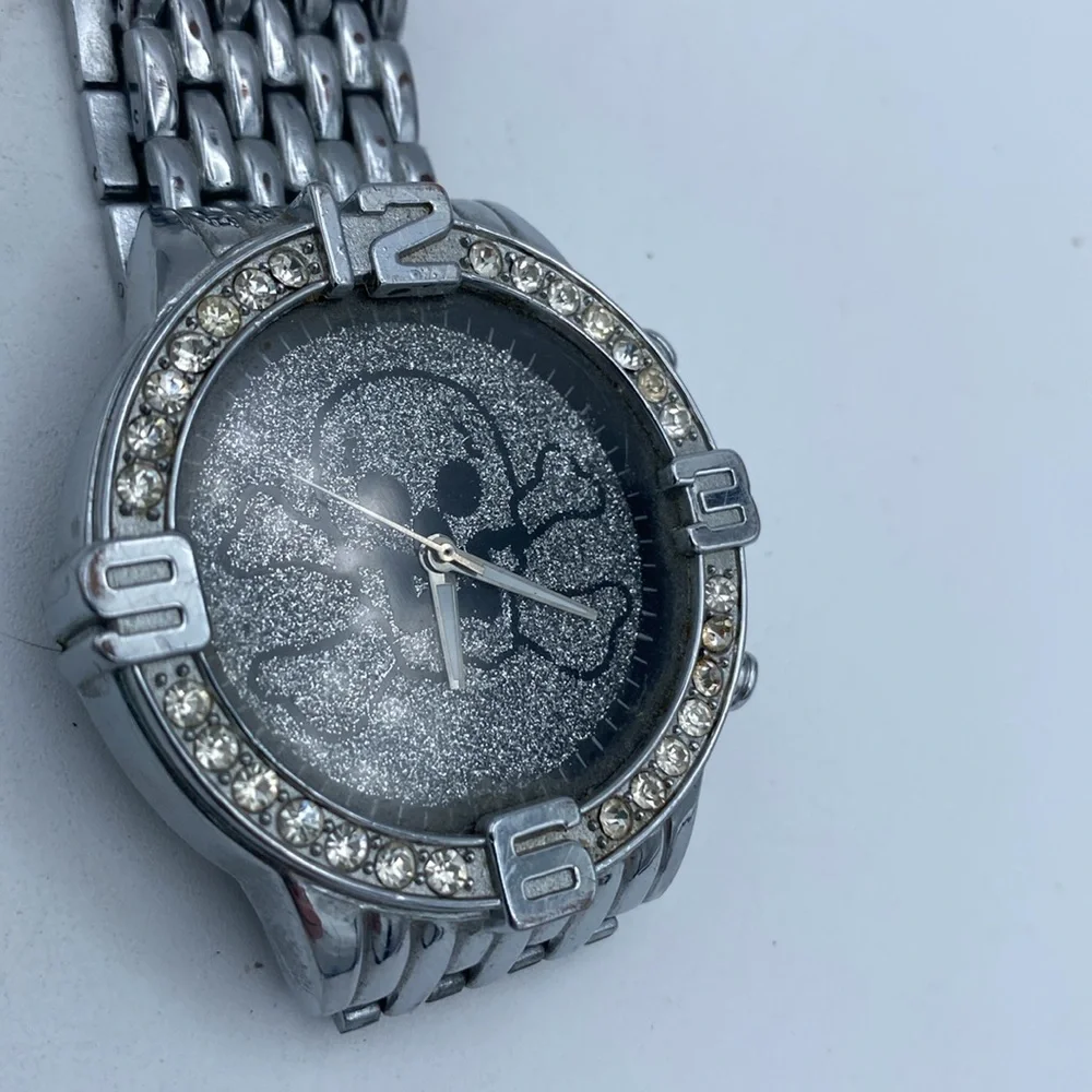 Men’s skull & crossbones bling large face wristwatch stainless steel back& band